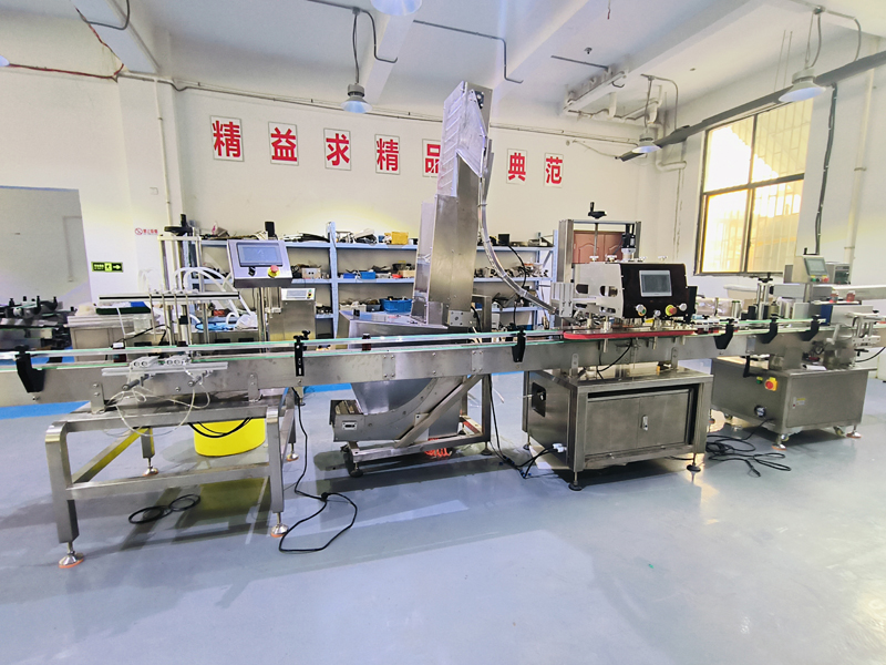 小型柿子醋直線灌裝機-2.jpg